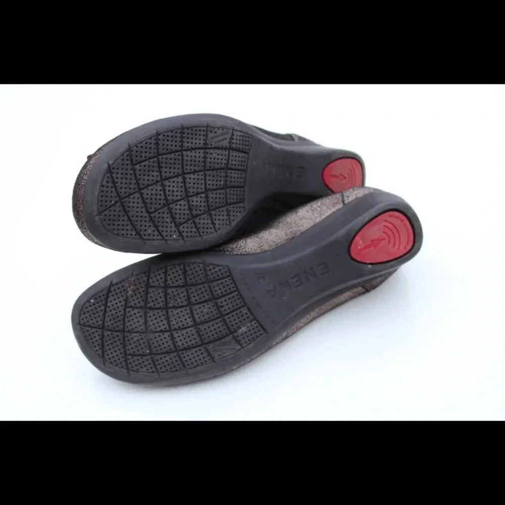Sabrinas low wedges